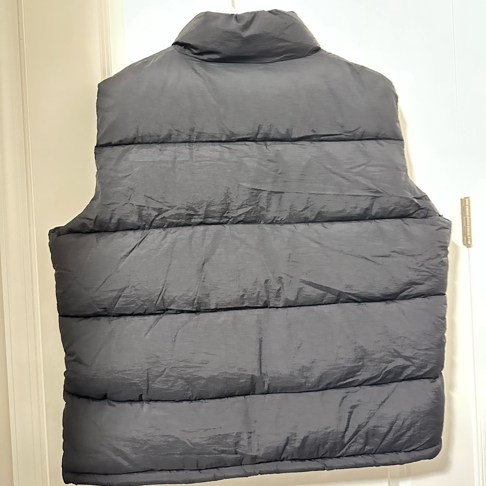 Pretty Little Thing Plus Women's Black Puffer Vest Size XL NWT - Picture 9 of 10